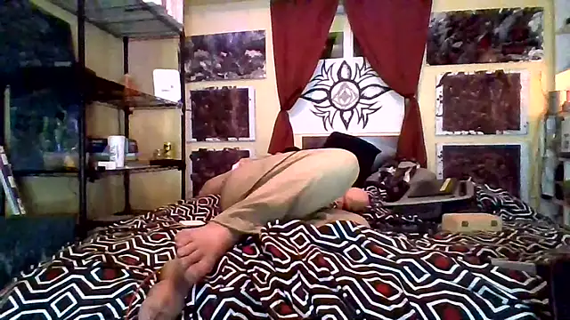 Snapshot of Mic_Oxinner chatting on November 16, 6:40 am Mic Oxinner online show from November 16, 6:40 am