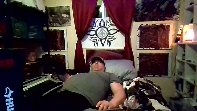 Snapshot of Mic_Oxinner chatting on December 5, 9:19 am Mic Oxinner online show from December 5, 9:19 am