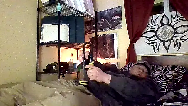 Snapshot of Mic_Oxinner chatting on November 22, 8:13 am Mic Oxinner online show from November 22, 8:13 am