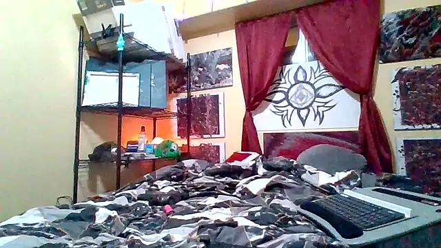 Snapshot of Mic_Oxinner chatting on November 21, 5:50 am Mic Oxinner online show from November 21, 5:50 am