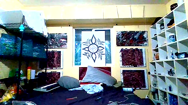 Snapshot of Mic_Oxinner chatting on December 18, 11:08 pm Mic Oxinner online show from December 18, 11:08 pm