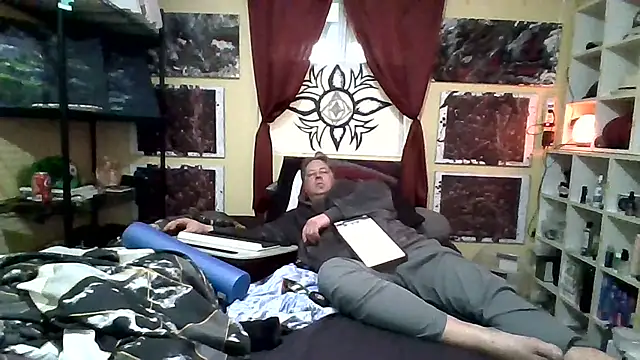 Snapshot of Mic_Oxinner chatting on November 24, 8:31 pm Mic Oxinner online show from November 24, 8:31 pm