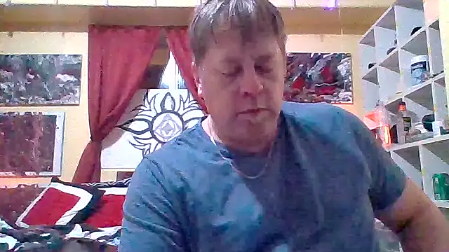 Snapshot of Mic_Oxinner chatting on November 18, 9:23 am Mic Oxinner online show from November 18, 9:23 am