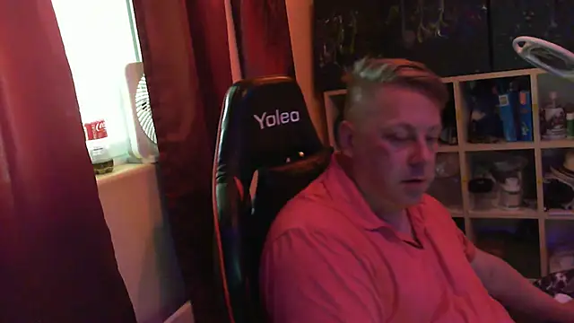 Snapshot of Mic_Oxinner chatting on October 4, 9:27 pm Mic Oxinner online show from October 4, 9:27 pm