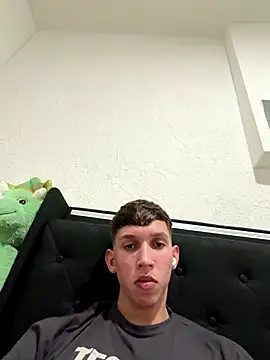 Snapshot of Jose_rz chatting on December 14, 2:18 am Jose rz online show from December 14, 2:18 am