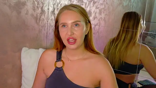 Snapshot of lexy_a chatting on September 23, 5:03 am lexy a online show from September 23, 5:03 am