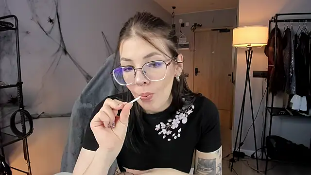 AnnaTrueno online show from November 3, 6:11 pm