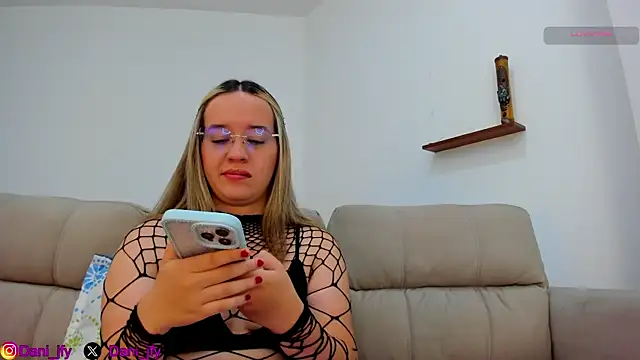 Snapshot of Dani_javi chatting on November 29, 12:33 am Dani javi online show from November 29, 12:33 am