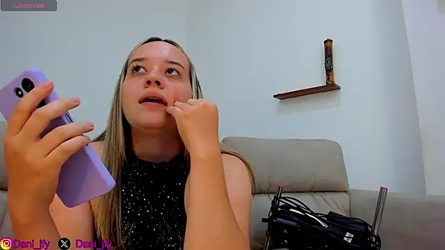 Snapshot of Dani_javi chatting on December 3, 12:33 am Dani javi online show from December 3, 12:33 am