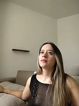 Snapshot of Dani_javi chatting on June 25, 6:13 pm Dani javi online show from June 25, 6:13 pm