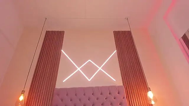 Sophia turneer online show from December 18, 8:12 pm