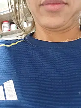 Snapshot of melissa_35_ chatting on October 20, 11:44 am melissa 35 online show from October 20, 11:44 am