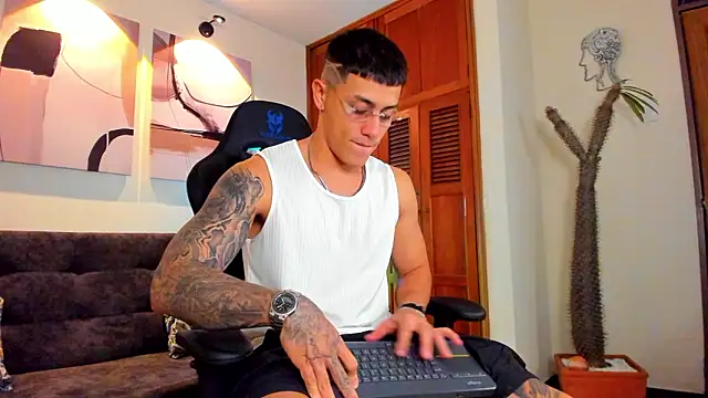  joansoto online show from February 4, 12:44 pm