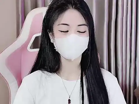 Snapshot of _Lygn__ chatting on February 25, 9:04 pm Lygn online show from February 25, 9:04 pm