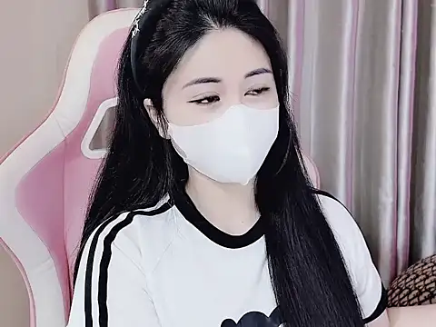 Snapshot of _Lygn__ chatting on February 19, 8:22 am Lygn online show from February 19, 8:22 am