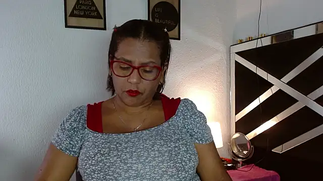 Snapshot of elizabeth_mature23 chatting on October 12, 4:08 pm elizabeth mature23 online show from October 12, 4:08 pm