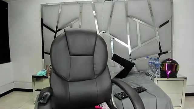 Catherinee69 x online show from April 14, 3:22 am