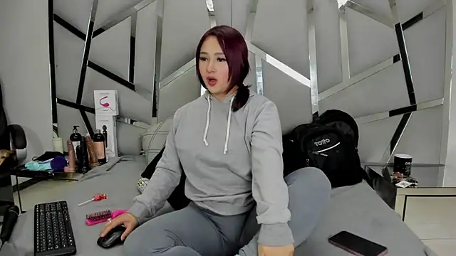 Catherinee69 x online show from April 9, 3:52 am