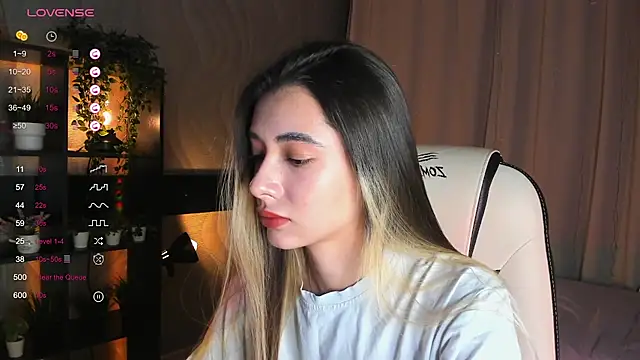 Snapshot of DarlaLike chatting on December 3, 3:29 am DarlaLike online show from December 3, 3:29 am