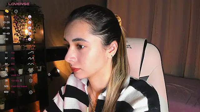 Snapshot of DarlaLike chatting on December 4, 3:38 am DarlaLike online show from December 4, 3:38 am