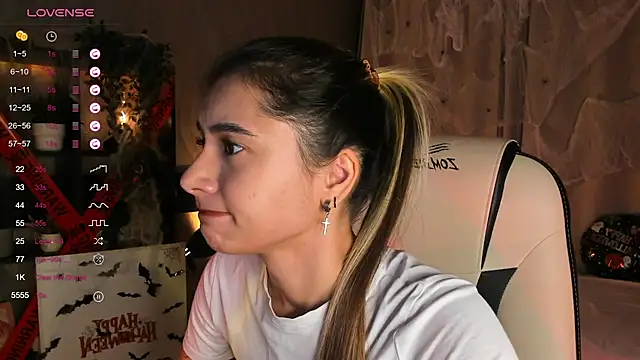 Snapshot of DarlaLike chatting on October 23, 3:49 am DarlaLike online show from October 23, 3:49 am