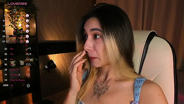 Snapshot of DarlaLike chatting on November 5, 3:42 am DarlaLike online show from November 5, 3:42 am