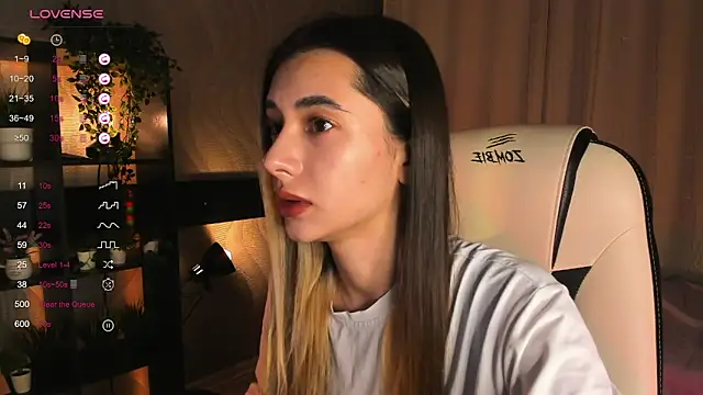 Snapshot of DarlaLike chatting on November 9, 3:32 am DarlaLike online show from November 9, 3:32 am