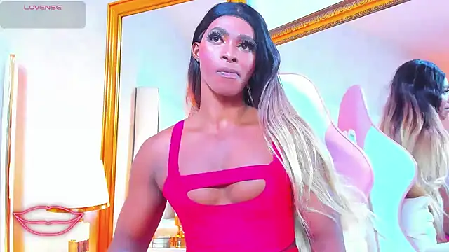 Snapshot of BriggitteEbonny chatting on November 11, 8:14 pm BriggitteEbonny online show from November 11, 8:14 pm