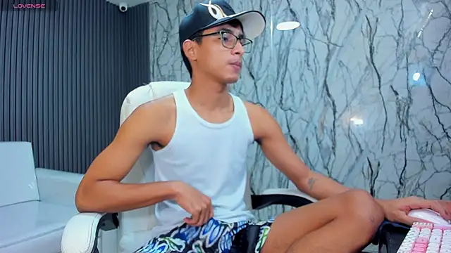 Snapshot of allens_joe chatting on November 24, 2:33 am allens joe online show from November 24, 2:33 am