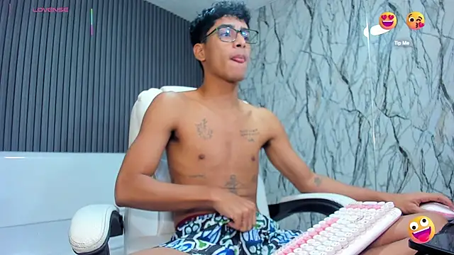 Snapshot of allens_joe chatting on November 8, 3:10 am allens joe online show from November 8, 3:10 am