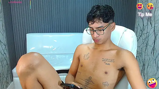 Snapshot of allens_joe chatting on October 22, 2:11 am allens joe online show from October 22, 2:11 am