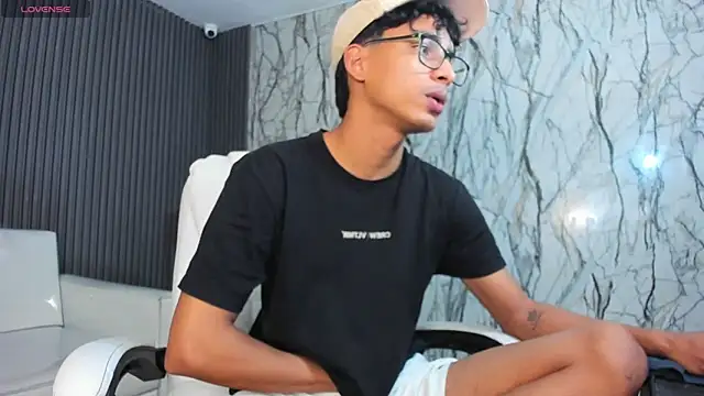 Snapshot of allens_joe chatting on December 20, 7:50 pm allens joe online show from December 20, 7:50 pm