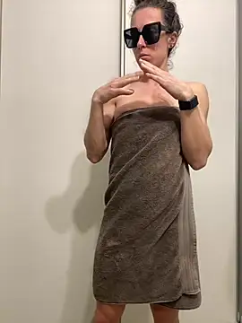 mrs  unknown online show from March 31, 1:07 am