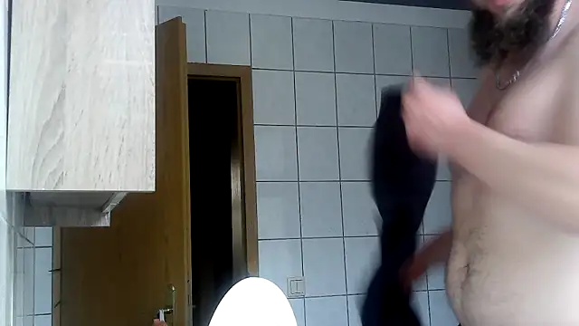 donhulio482 online show from December 5, 1:32 pm