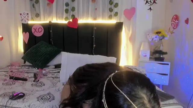 Snapshot of party-naugthysex chatting on February 15, 10:33 am party-naugthysex online show from February 15, 10:33 am