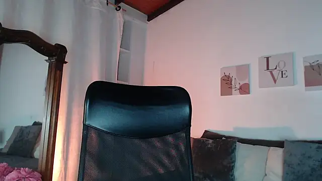 Snapshot of madisex_s chatting on November 27, 12:49 pm madisex s online show from November 27, 12:49 pm