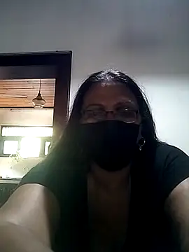 Snapshot of FemMom chatting on October 8, 9:44 am FemMom online show from October 8, 9:44 am