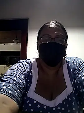 Snapshot of FemMom chatting on October 5, 3:25 pm FemMom online show from October 5, 3:25 pm