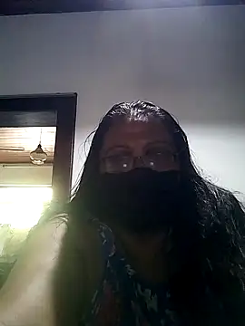 Snapshot of FemMom chatting on October 6, 7:53 am FemMom online show from October 6, 7:53 am