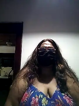Snapshot of FemMom chatting on October 19, 5:48 pm FemMom online show from October 19, 5:48 pm