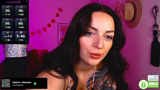 Billiexxox online show from December 19, 2:13 pm