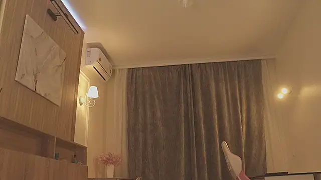 MiaThaine online show from February 27, 3:29 am