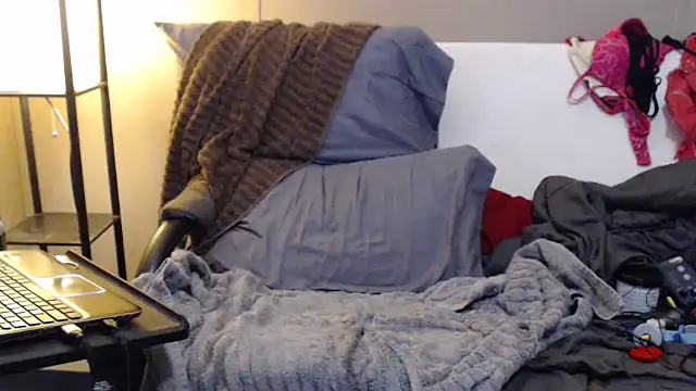 Snapshot of BurgawSub chatting on October 12, 11:55 am BurgawSub online show from October 12, 11:55 am