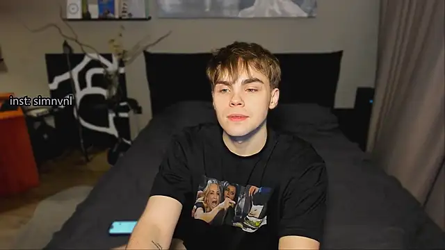 Snapshot of simonwnl chatting on December 3, 3:29 am simonwnl online show from December 3, 3:29 am