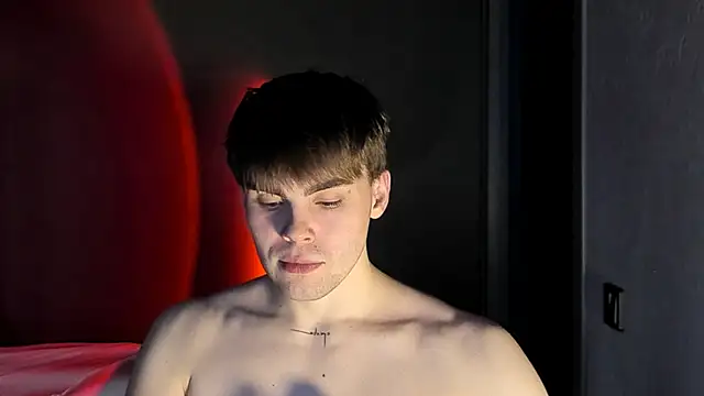 Snapshot of simonwnl chatting on October 24, 10:42 pm simonwnl online show from October 24, 10:42 pm