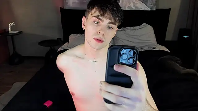 Snapshot of simonwnl chatting on December 6, 2:55 pm simonwnl online show from December 6, 2:55 pm