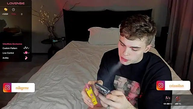 Snapshot of simonwnl chatting on January 7, 7:49 pm simonwnl online show from January 7, 7:49 pm