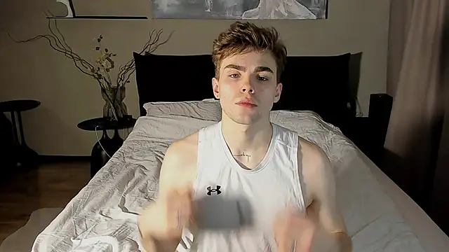 Snapshot of simonwnl chatting on February 27, 6:24 am simonwnl online show from February 27, 6:24 am