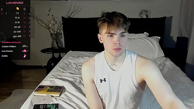 Snapshot of simonwnl chatting on March 4, 9:00 pm simonwnl online show from March 4, 9:00 pm