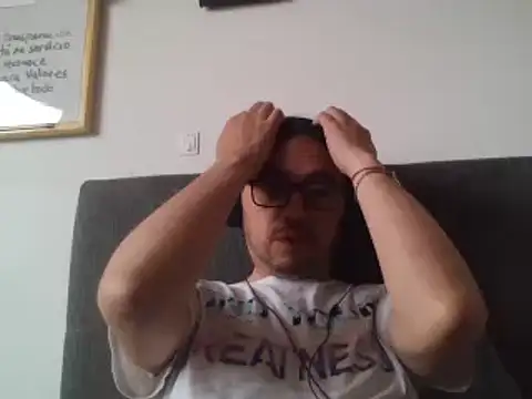 Snapshot of Diptongo chatting on February 26, 3:21 pm Diptongo online show from February 26, 3:21 pm